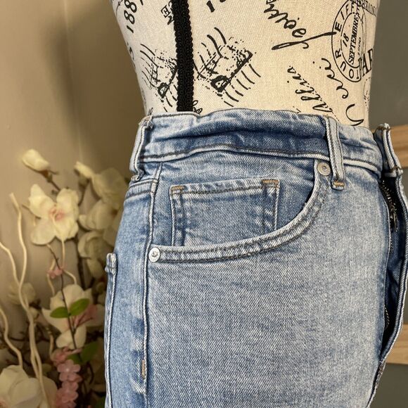 Express Super High Rise Mom Jeans Skinny Jeans Size 2R Distressed Light Wash - Picture 5 of 11